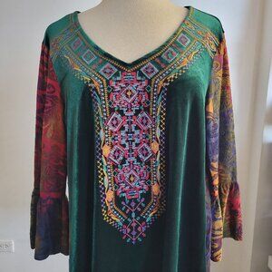 Calessa Green Velvet Burnout Embroidery Flutter Sleeves Boho Shirt (Size: Small)